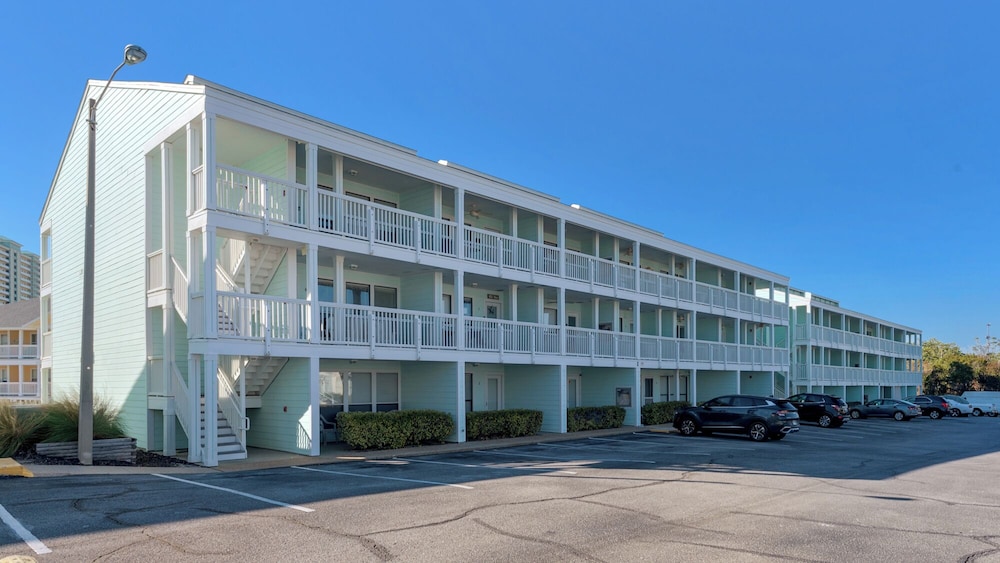 Beachside Stay w/ Pool & Beach Access + Free Attraction Tickets!