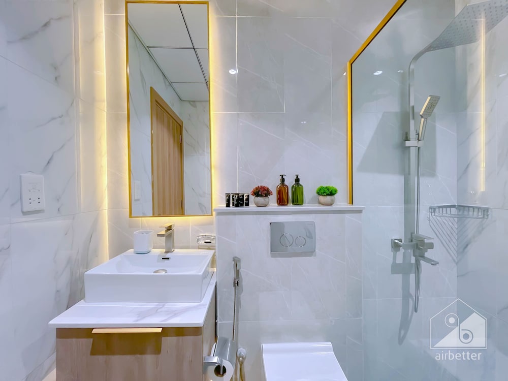 Luxury 1B With Balcony in Blue Wave Tower Dubai