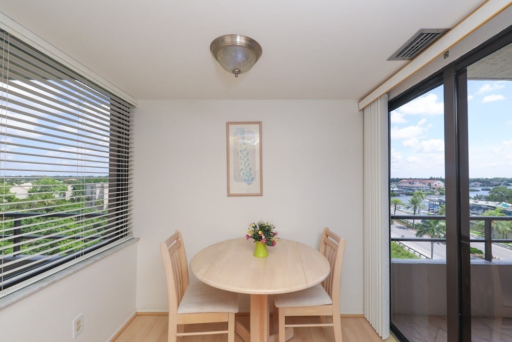 Anchorage Resort 7th Floor 2-Bedroom Condo w Private Balcony Beach Access 2 Condo