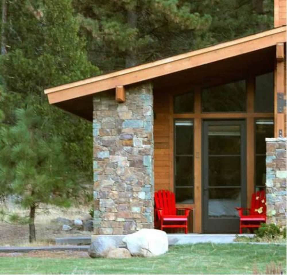 Highlands Ranch Resort