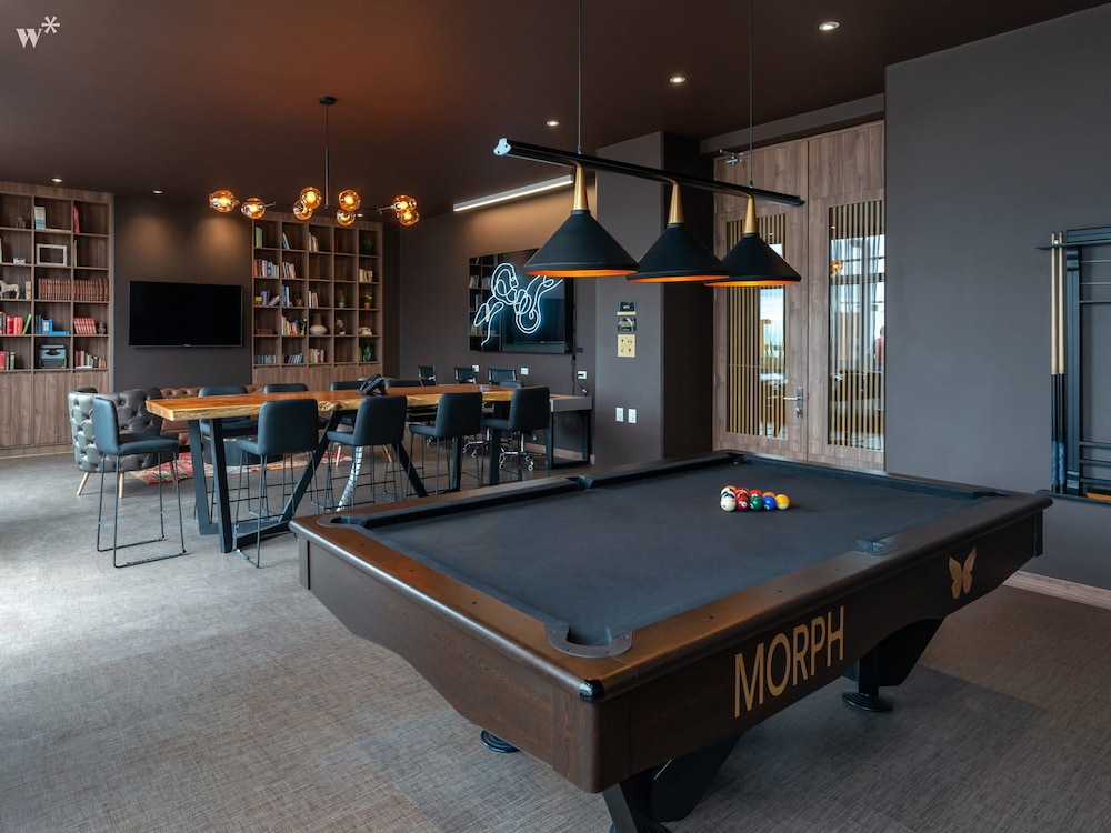 w Modern 2BR in Luxury Building in Chico