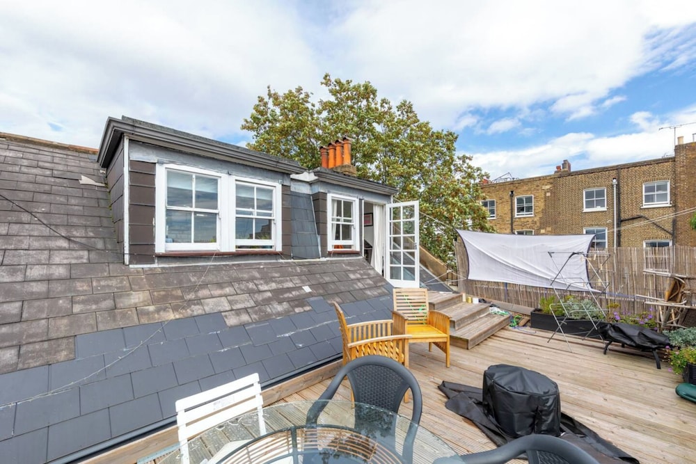 Top Floor 1BD Flat With Balcony - Ladbroke Grove