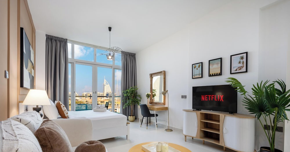 LUX The Palm View Studio