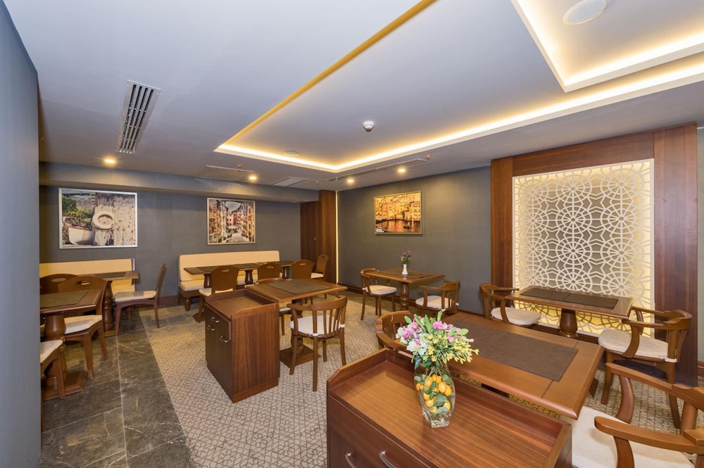 Genova Hotel - Image 22