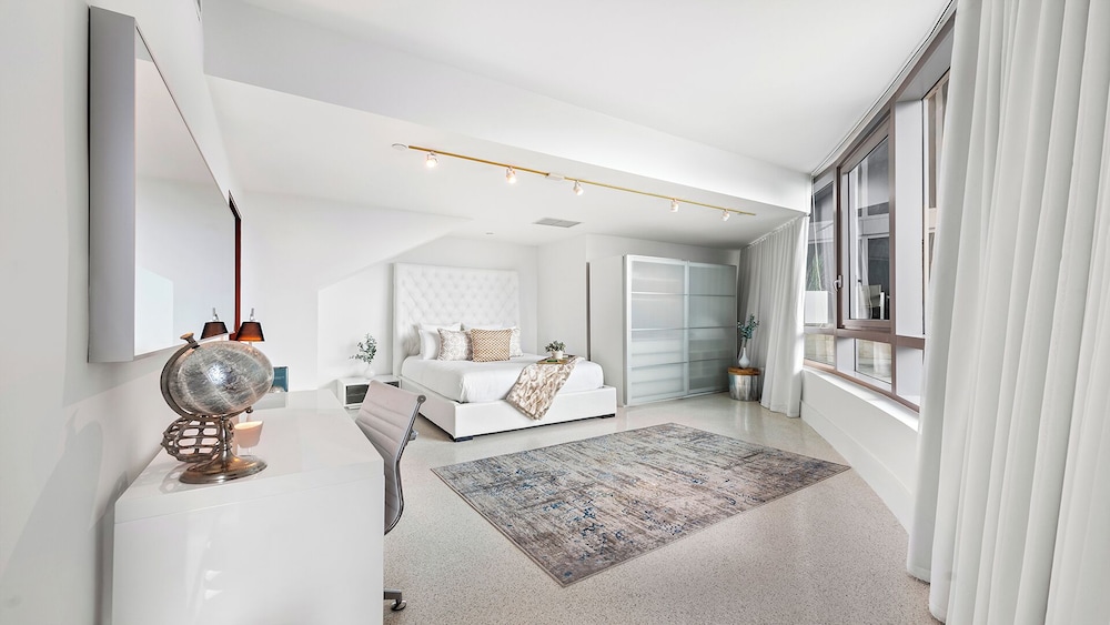 Luxury Vacation Rentals at The Setai by LRMB