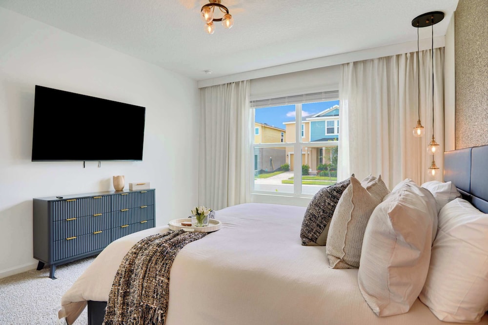 Epic 10br Solara Retreat, Themed Fun & Pool