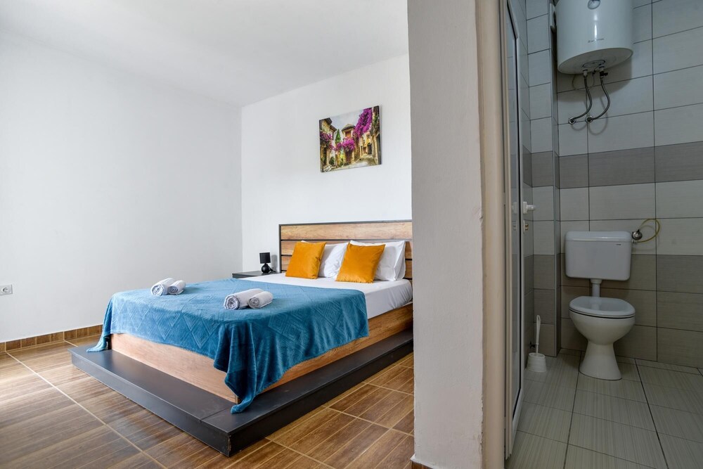 Flat w Garden and Balcony 5 min to Beach in Uljinc photo 2
