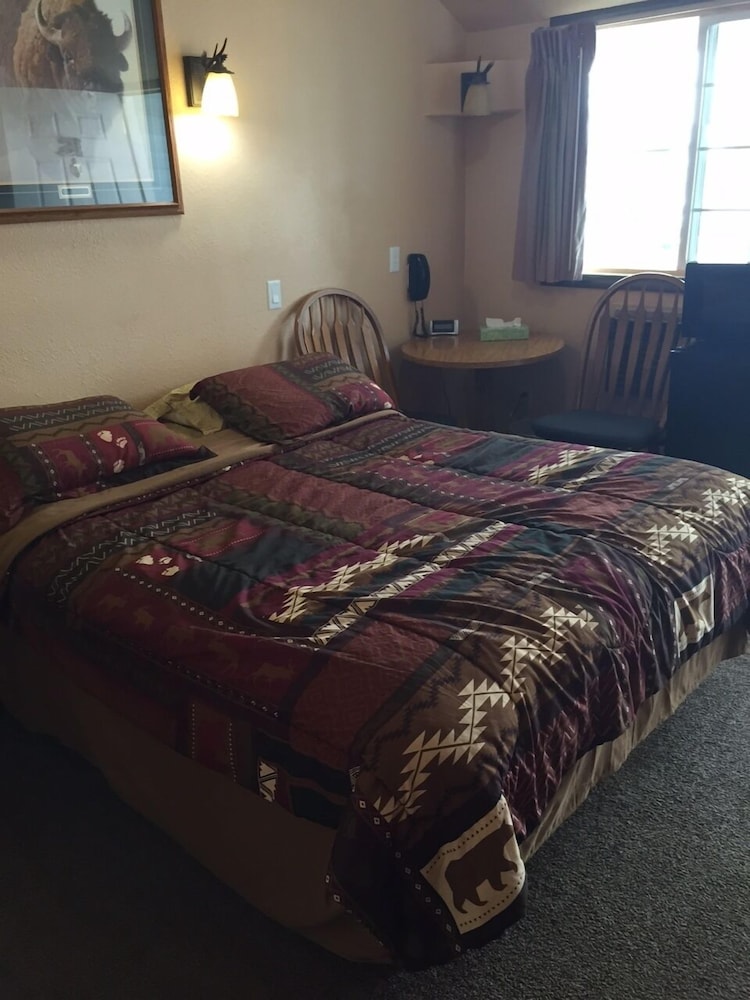 Going-To-The-Sun Inn & Suites view 5
