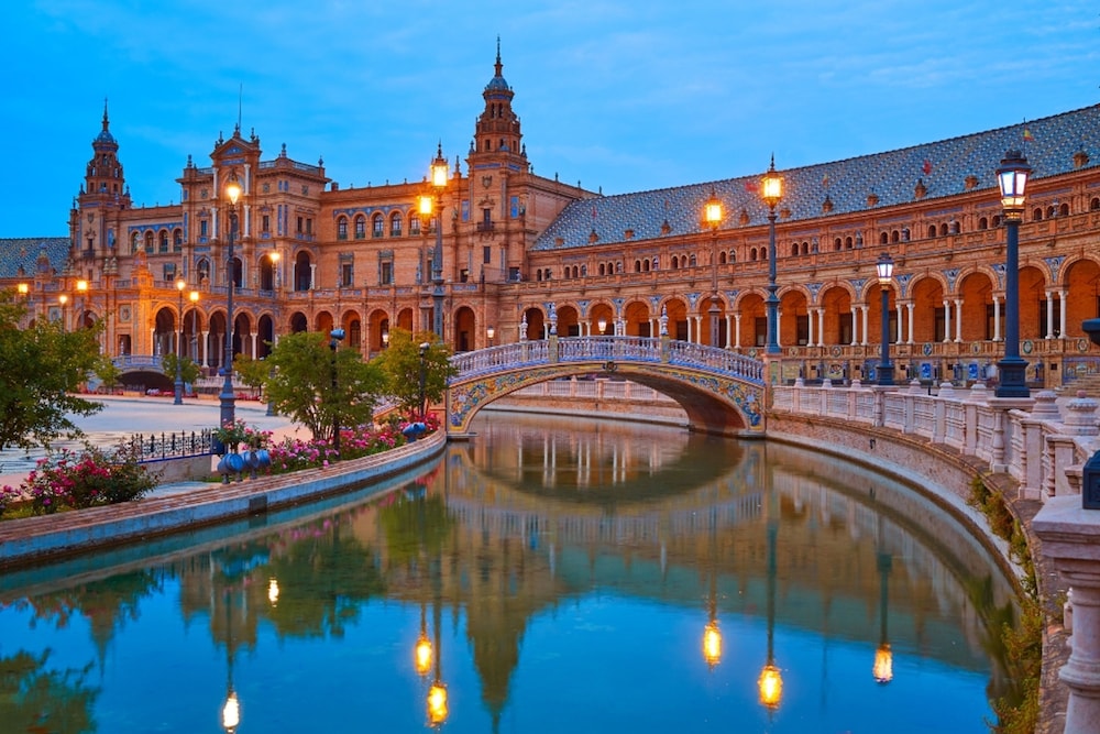 Divina in Sevilla With 1 Bedrooms and 1 Bathrooms