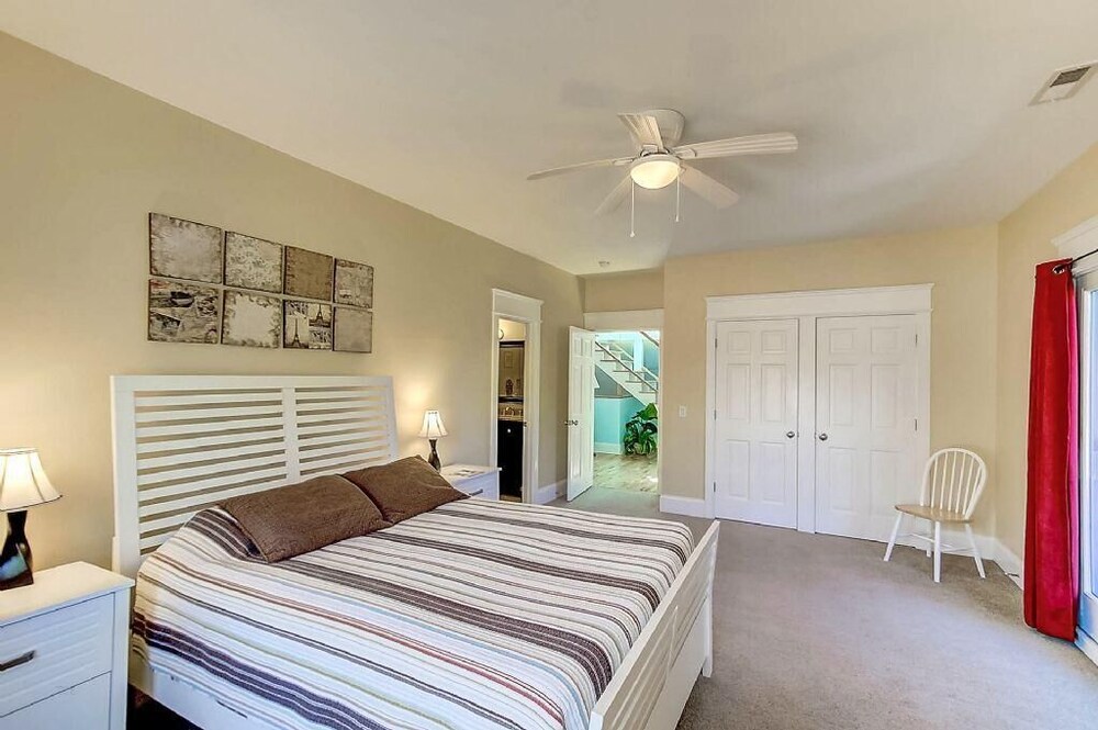 26 42nd Avenue view 5