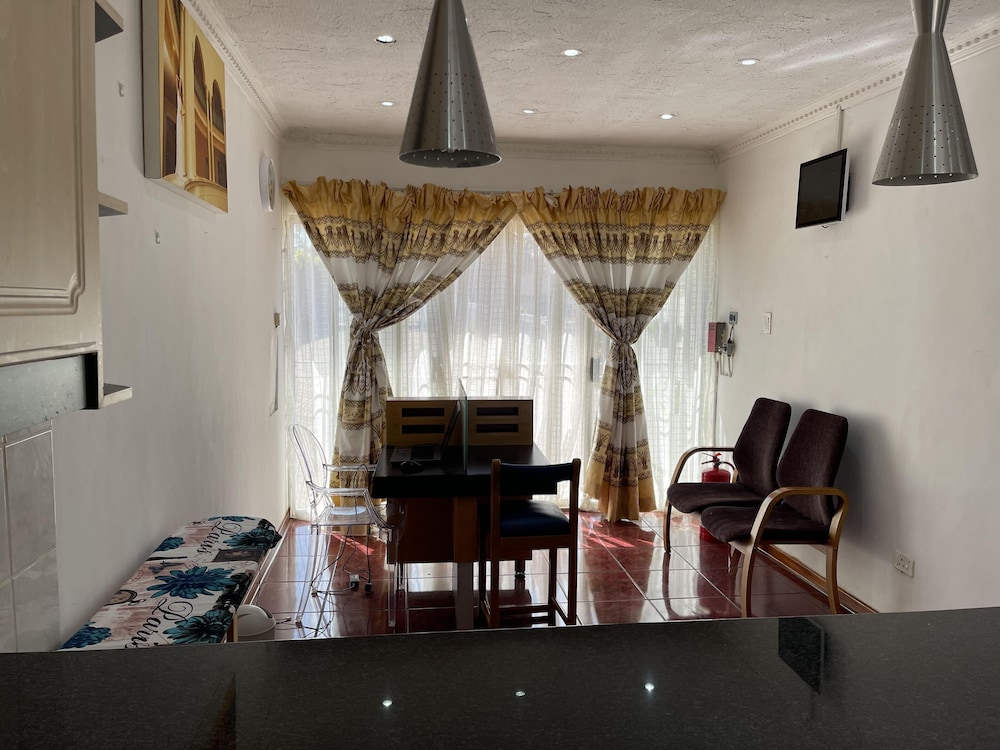 Remarkable 5-bed House in Springs & Nigel