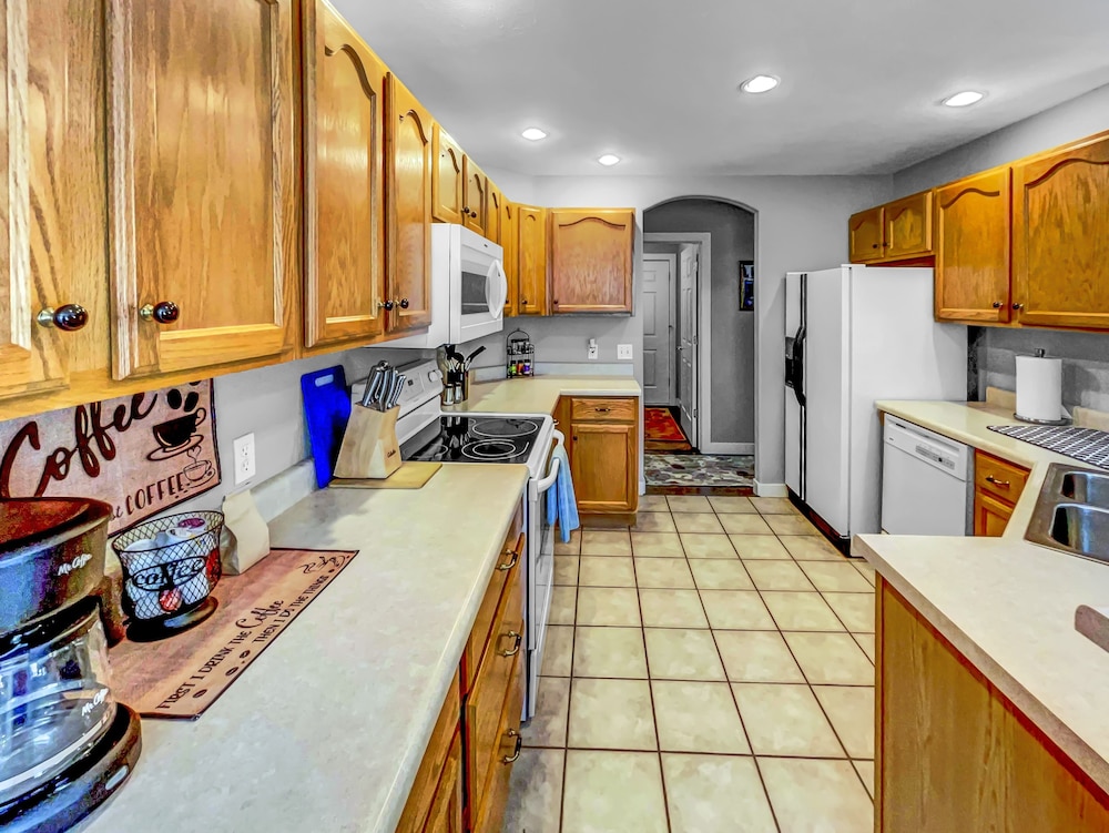 Paradise Hills Oasis 4 Bedroom Home