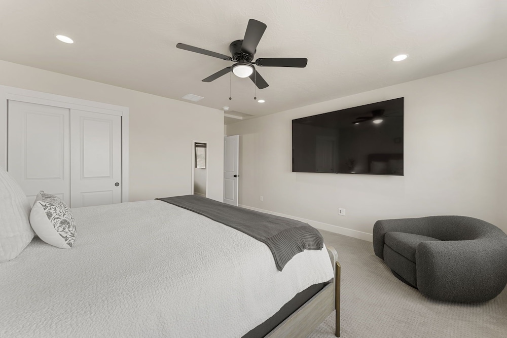 The Splash Yard 5 Bedroom Home