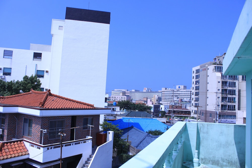 A Ji Hostel