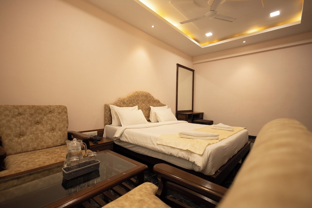Green Paradise Hotel And Restaurant