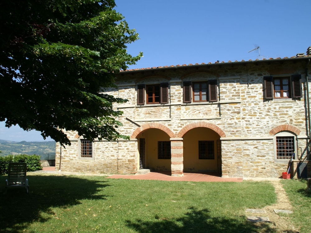 Serene Farmhouse in Dicomano With Swimming Pool view 4