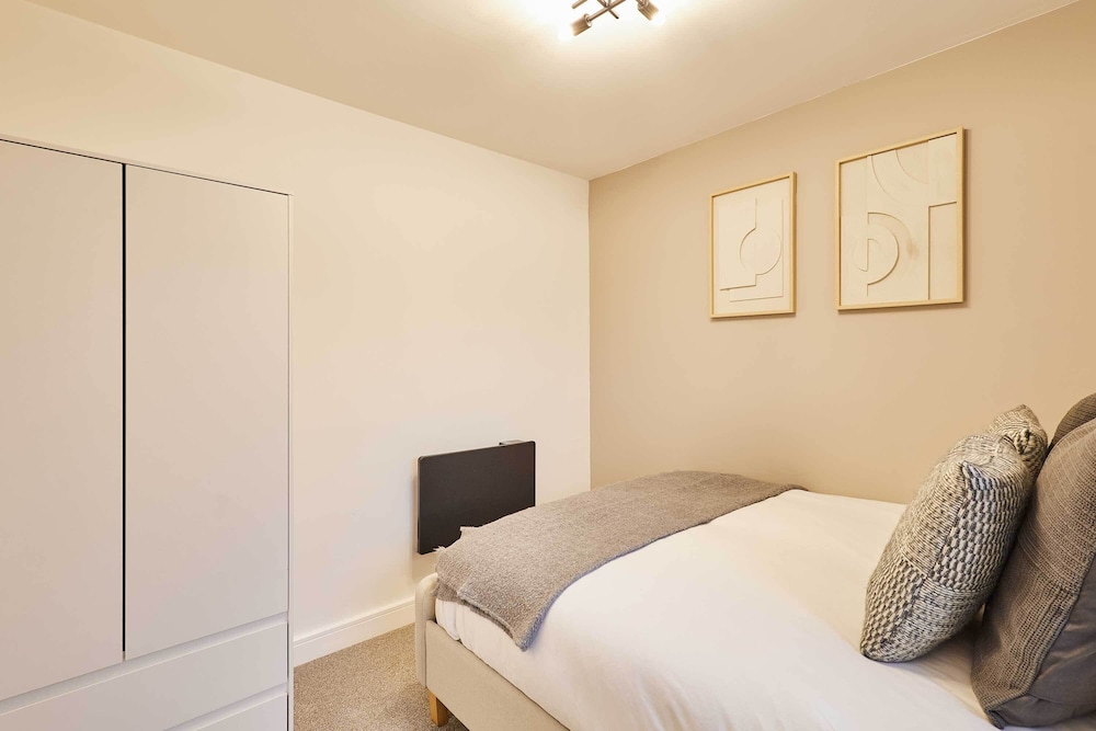 Host Stay Parkside Apartment