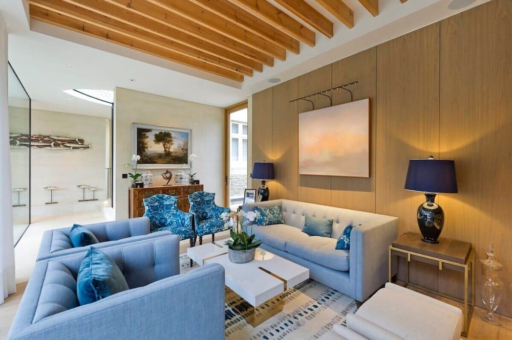 5 Bed House w/ Indoor Pool, Sauna & Private Garden - Fulham