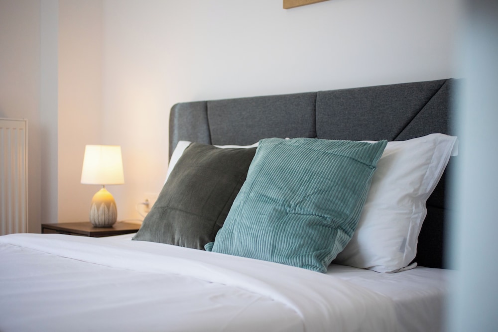 Alex's 2-Bedroom Apartment in Athens