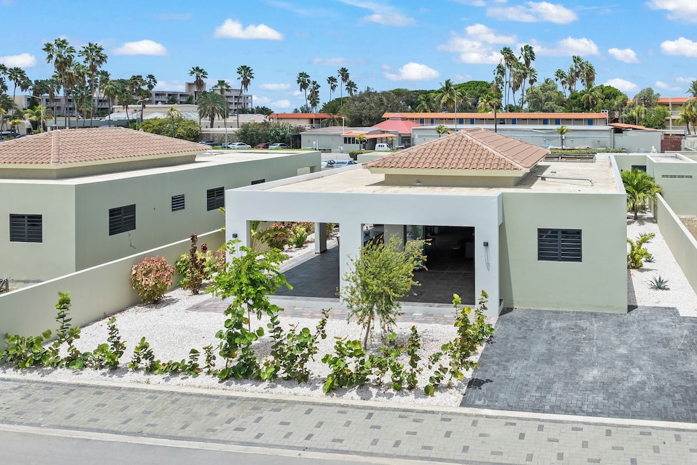 Villa Jasmijn with private pool, at Mambo Beach