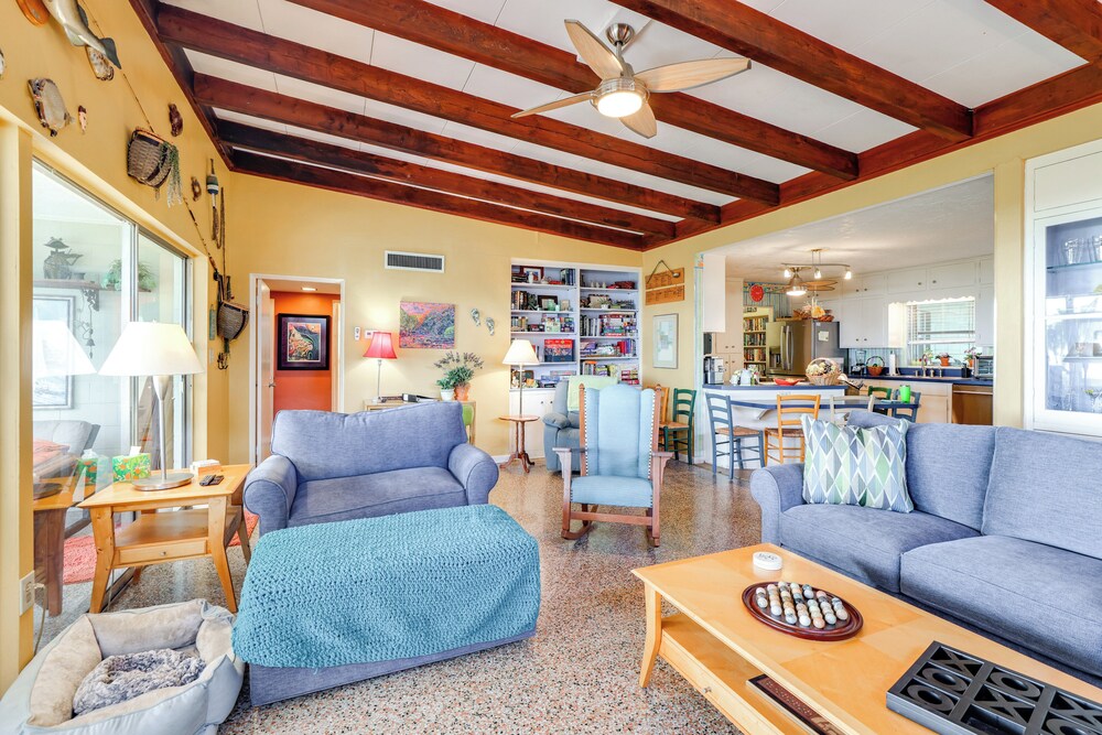 Lake Harris Retreat: 2 Docks & Kayaks!