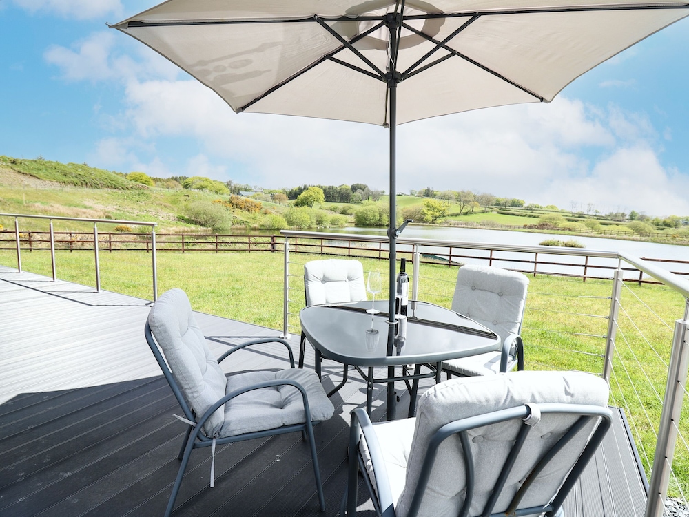 Llyn Cae Ty Nant Fishery Holiday Let