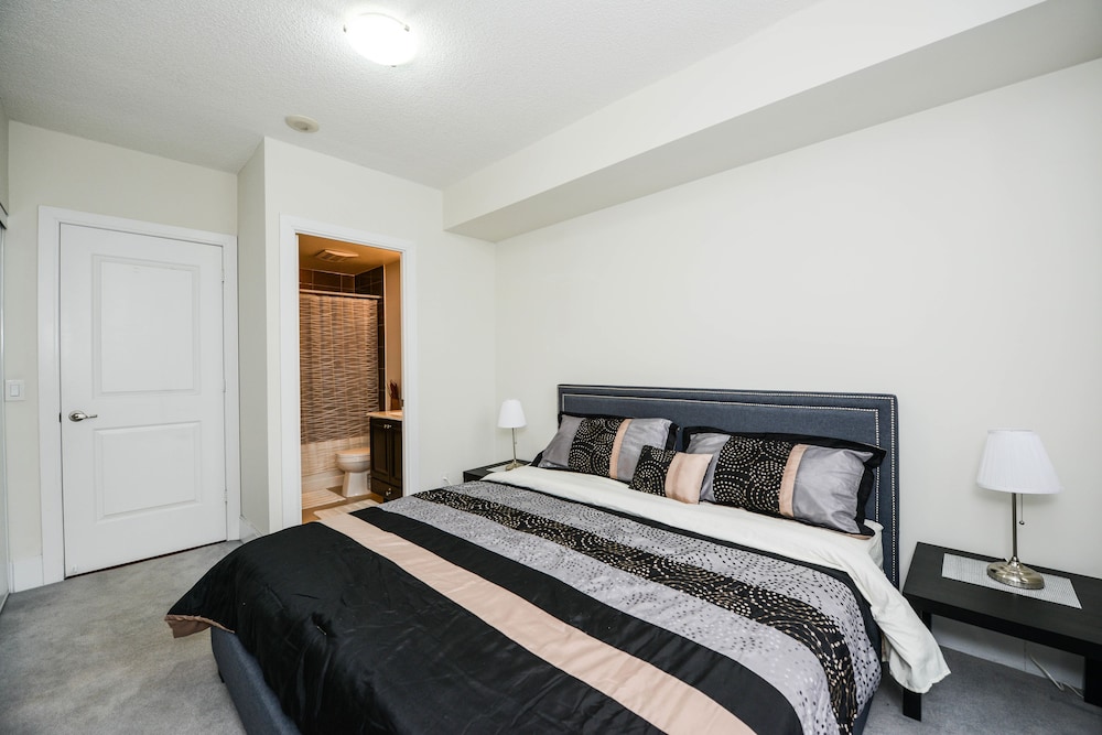 Sarkar Suites - 330 Burnhamthorpe Road view 5