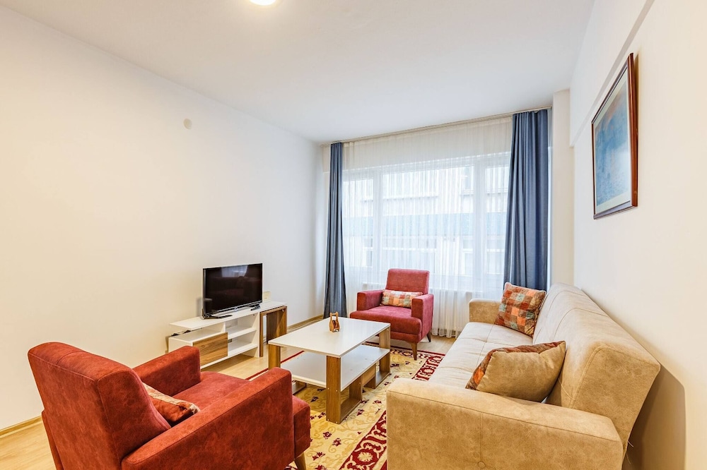Charming Kadıköy Apartment With City Views