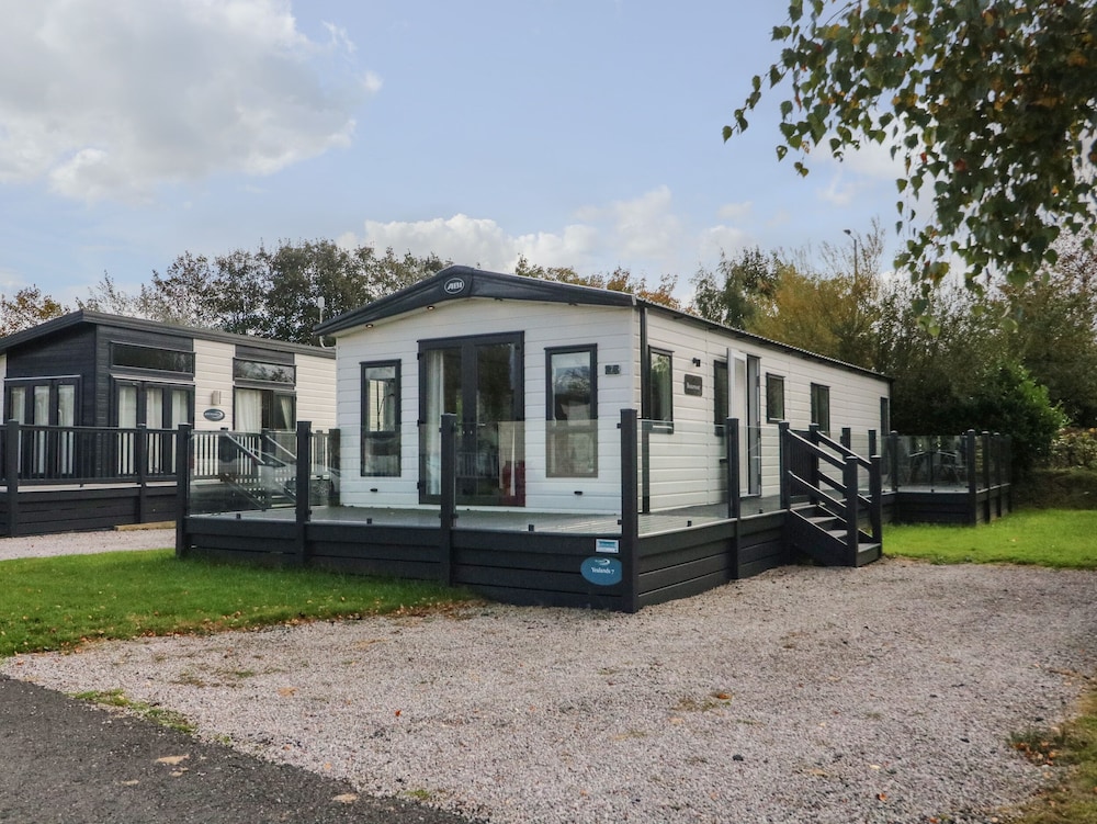 Lilac Lodge