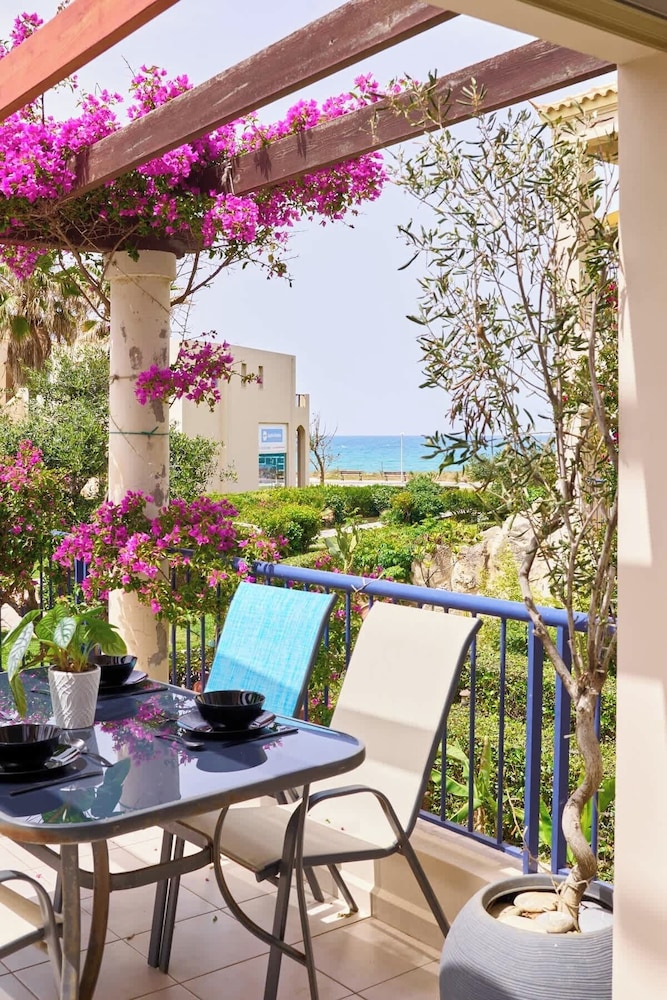 Villa Elias 3BR with Jacuzzi & Pool