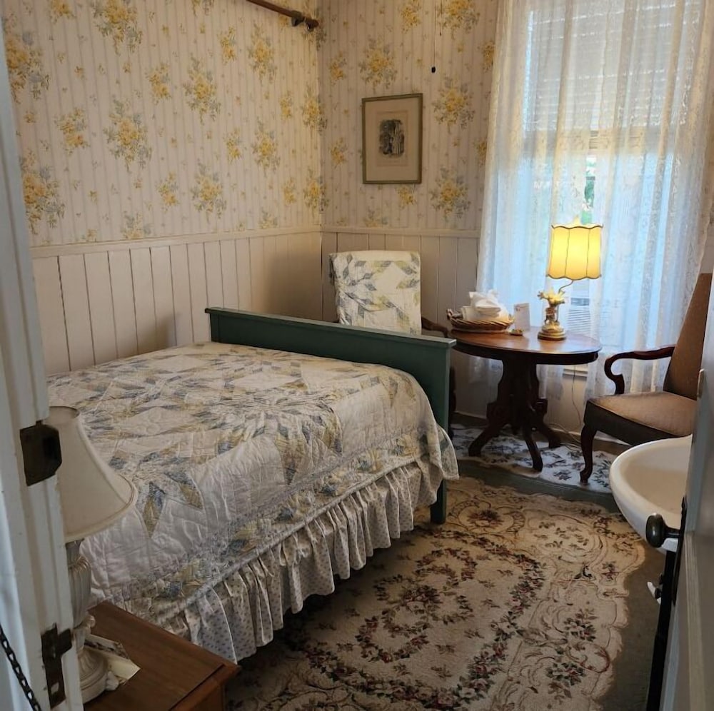 Fairweather Inn and Nevada City Cabins