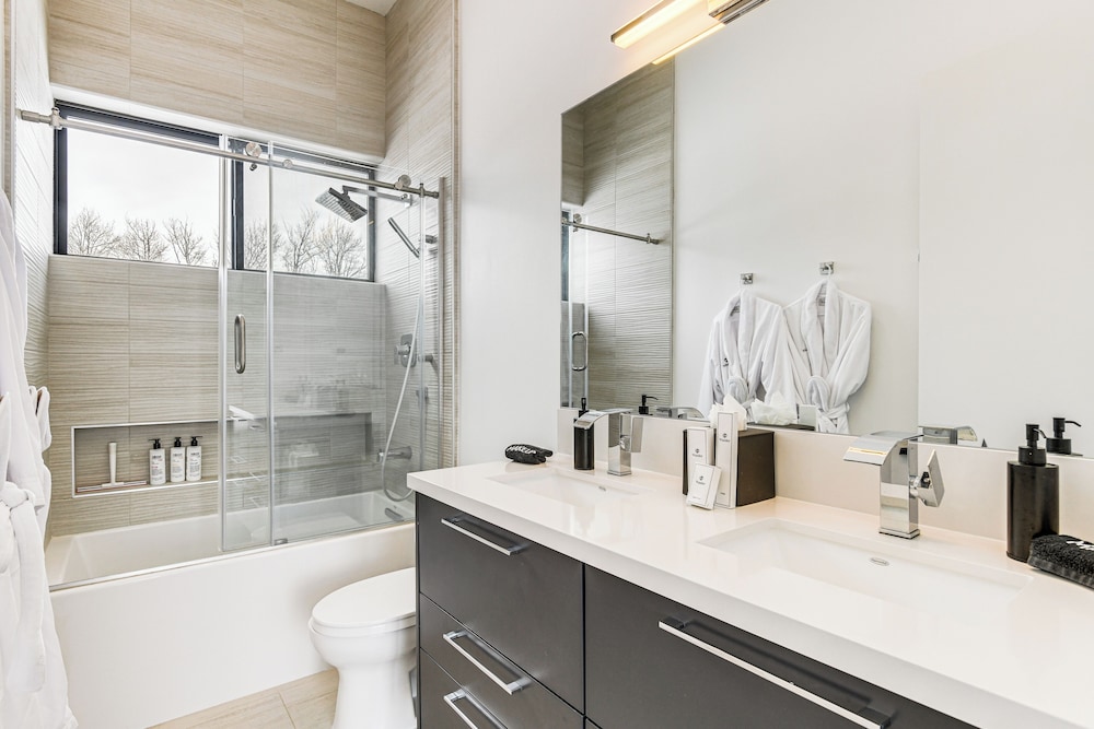 Hot Tub, 23 Mi to Grand Targhee: Luxe Retreat