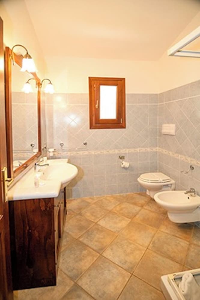 Residence with swimming pool near Budoni