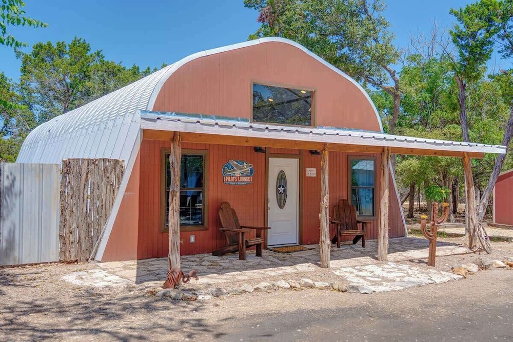 Terracotta Retreat/ Sleeps 30!