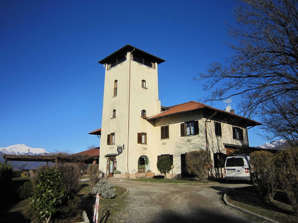 Farmhouse in Verbania With Mountain Views photo 2