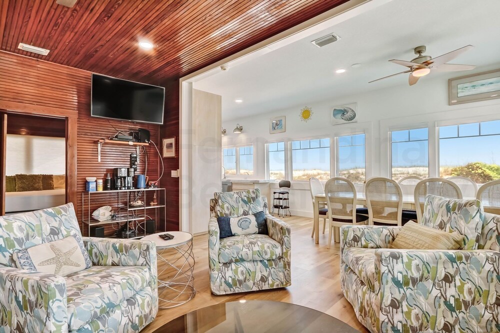 Dog Friendly Beachfront Condo, Direct Access to Beach by RedAwning view 4