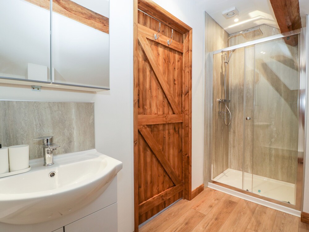 Lower Venn Granary Apartment 2