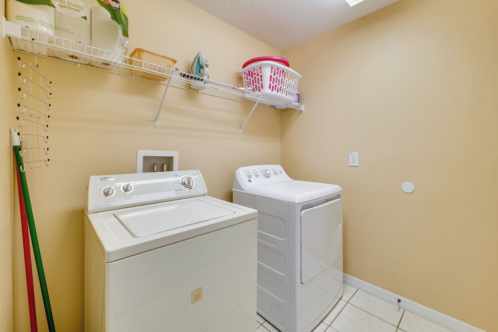 Lake Access & Lanai: Haines City Family Home!