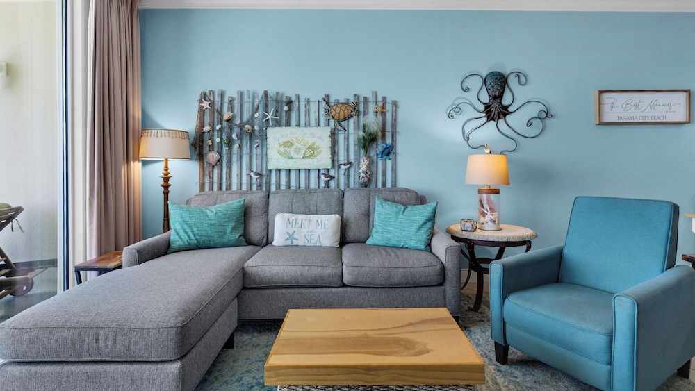 2BR Gulf Front Condo w/ Pool, Gym, Hot Tub + Free Attraction Tickets!
