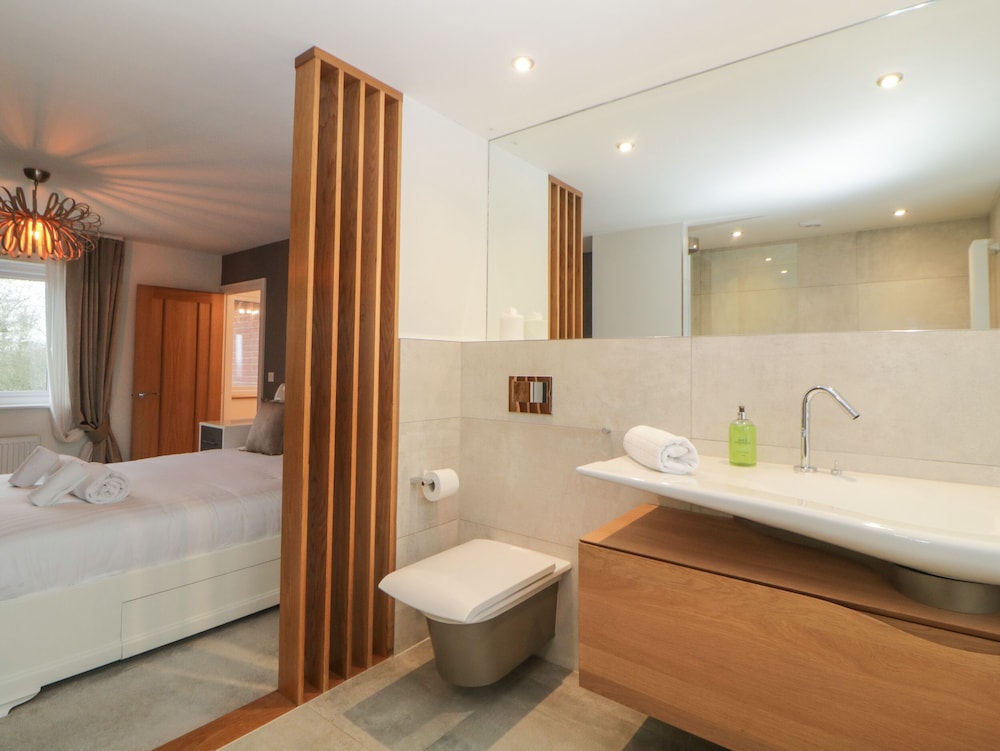 2 White Rock Court
