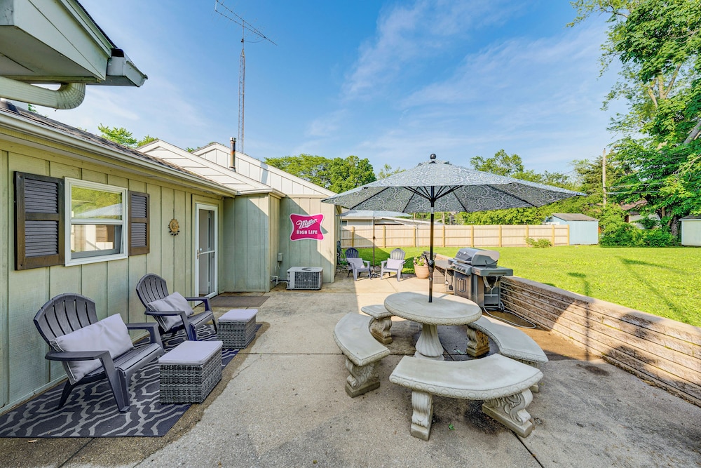 Powers Lake Gem: Peek-a-boo Views & Beach Access