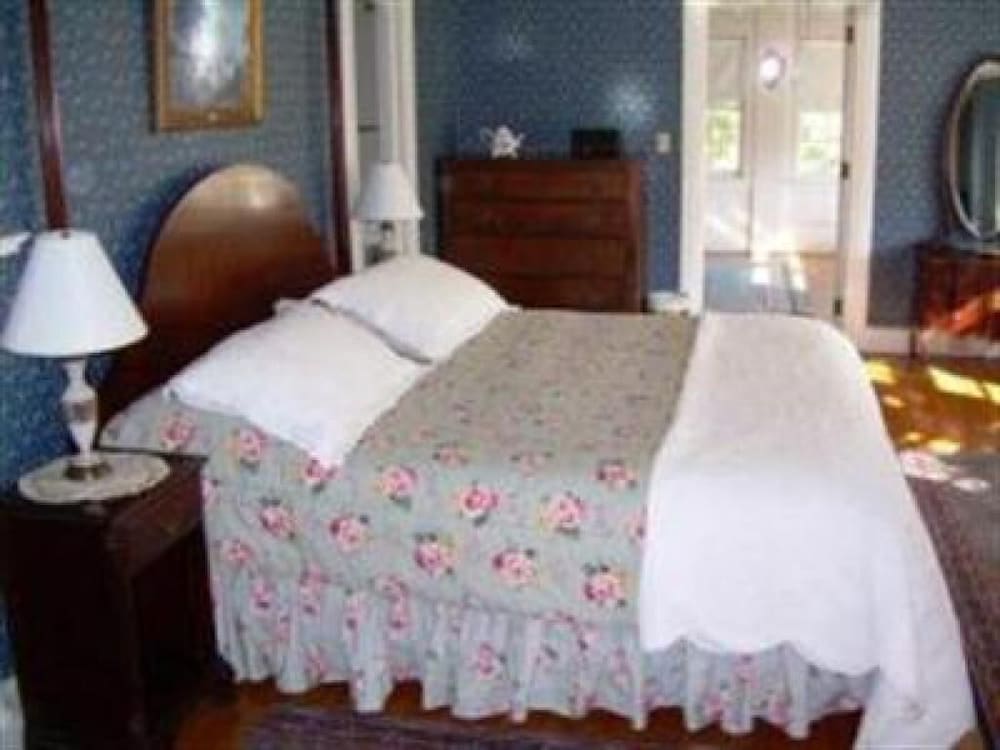 Linville River Log Cabins