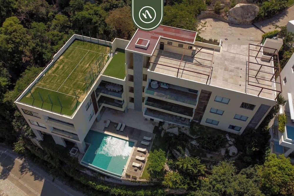 Luxury 4 BR Condo - Amazing Bay View - Pool