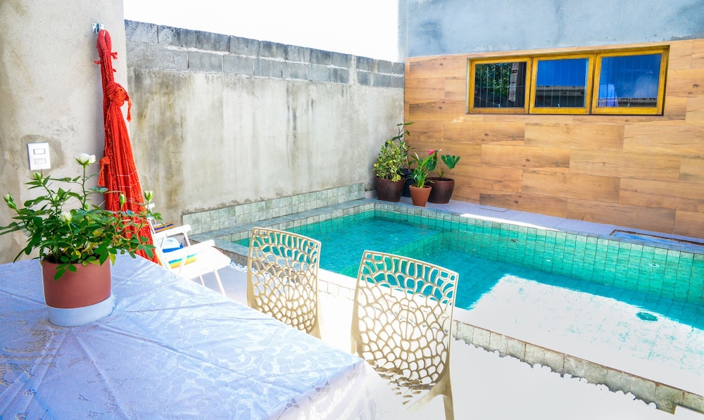 Chal com Piscina e Churrasq em Caraguatatuba SP