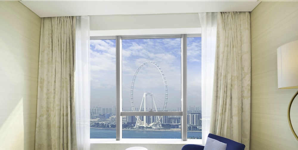 LUX Iconic Views at Palm Tower Suite 3