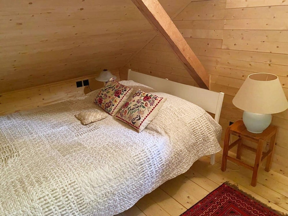 Chalet in Rossiniere Near Glacier & Lake
