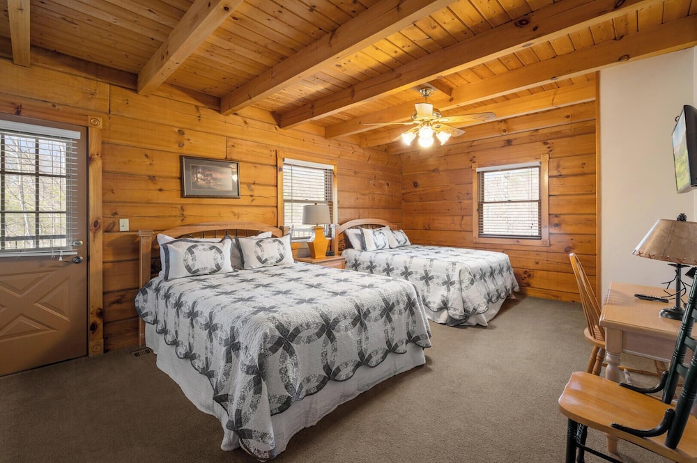 Country Pines Lodge