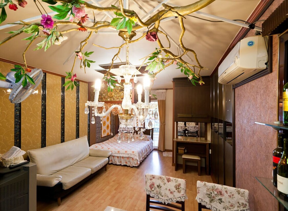 Taean White Sand Pension