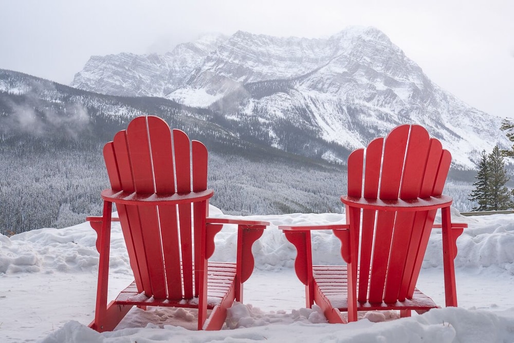 Storm Mountain Lodge Cabins & Dining