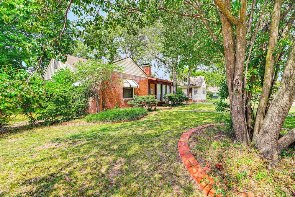 Tulsa Cottage w/ Hot Tub: 4 Mi to Downtown view 2
